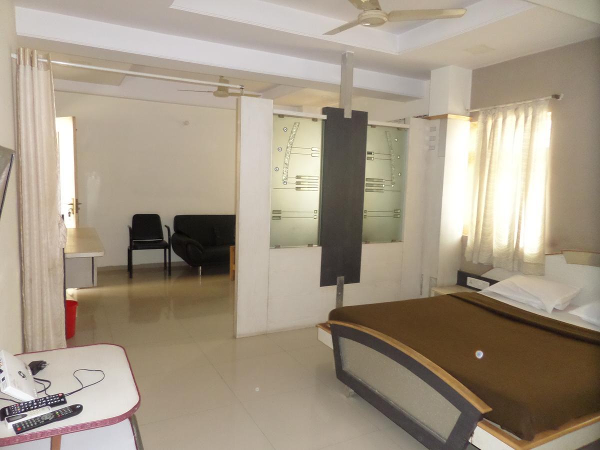 Sāngli Hotel Sadanand מראה חיצוני תמונה