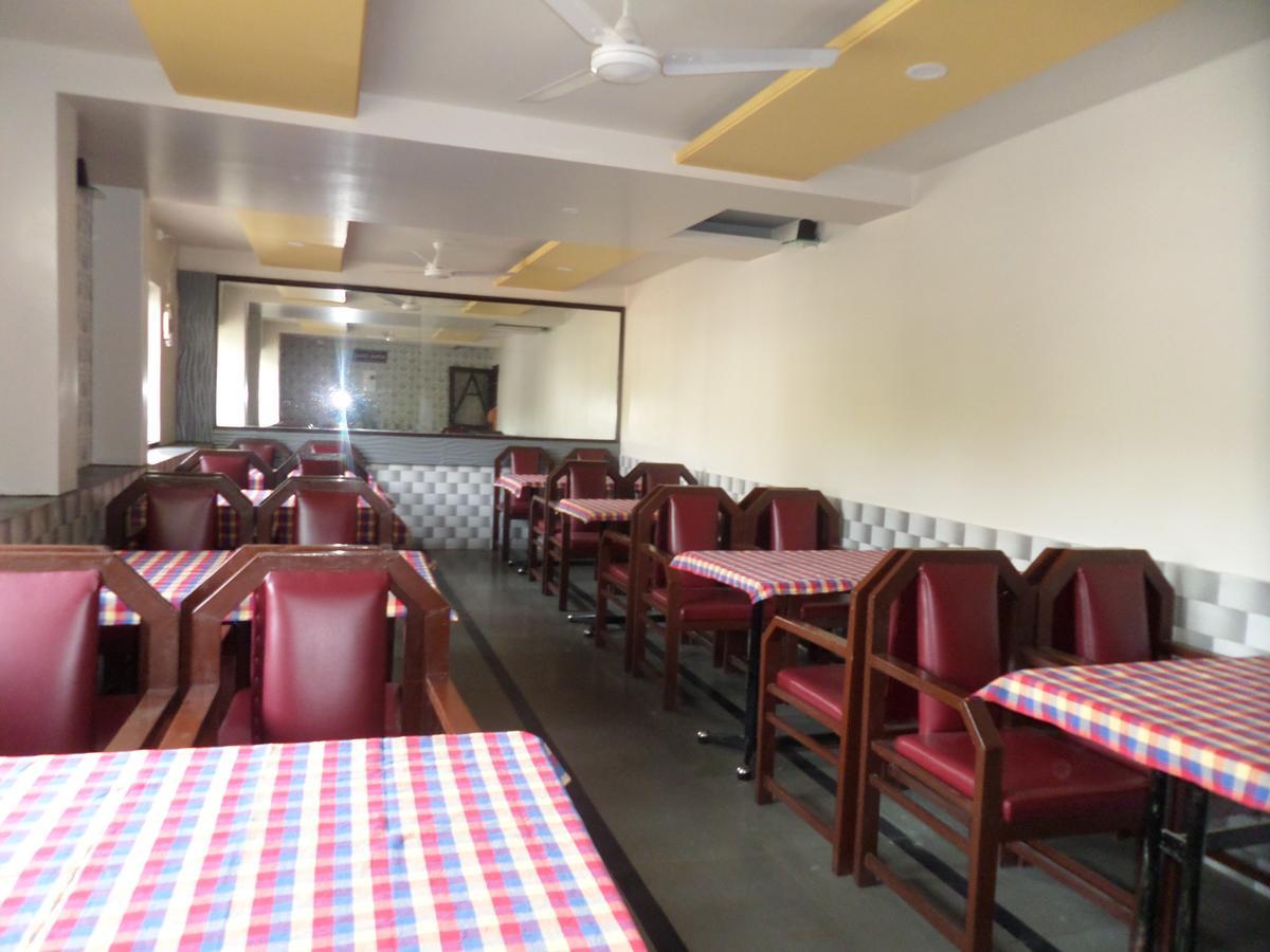 Sāngli Hotel Sadanand מראה חיצוני תמונה