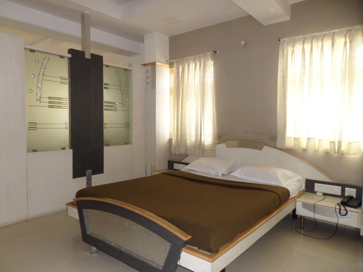 Sāngli Hotel Sadanand מראה חיצוני תמונה