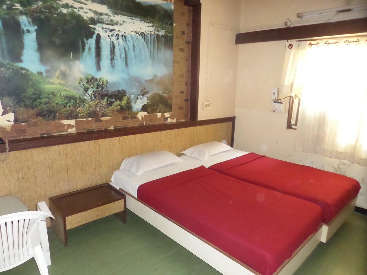 Sāngli Hotel Sadanand מראה חיצוני תמונה